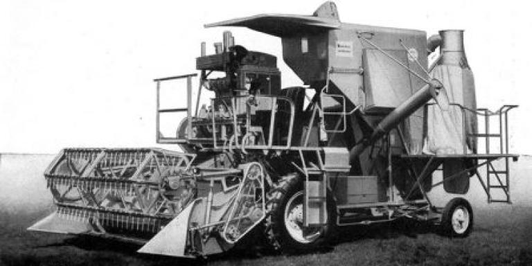 Mähdrescher E175 mit Spreusack oxidgrün  1:32